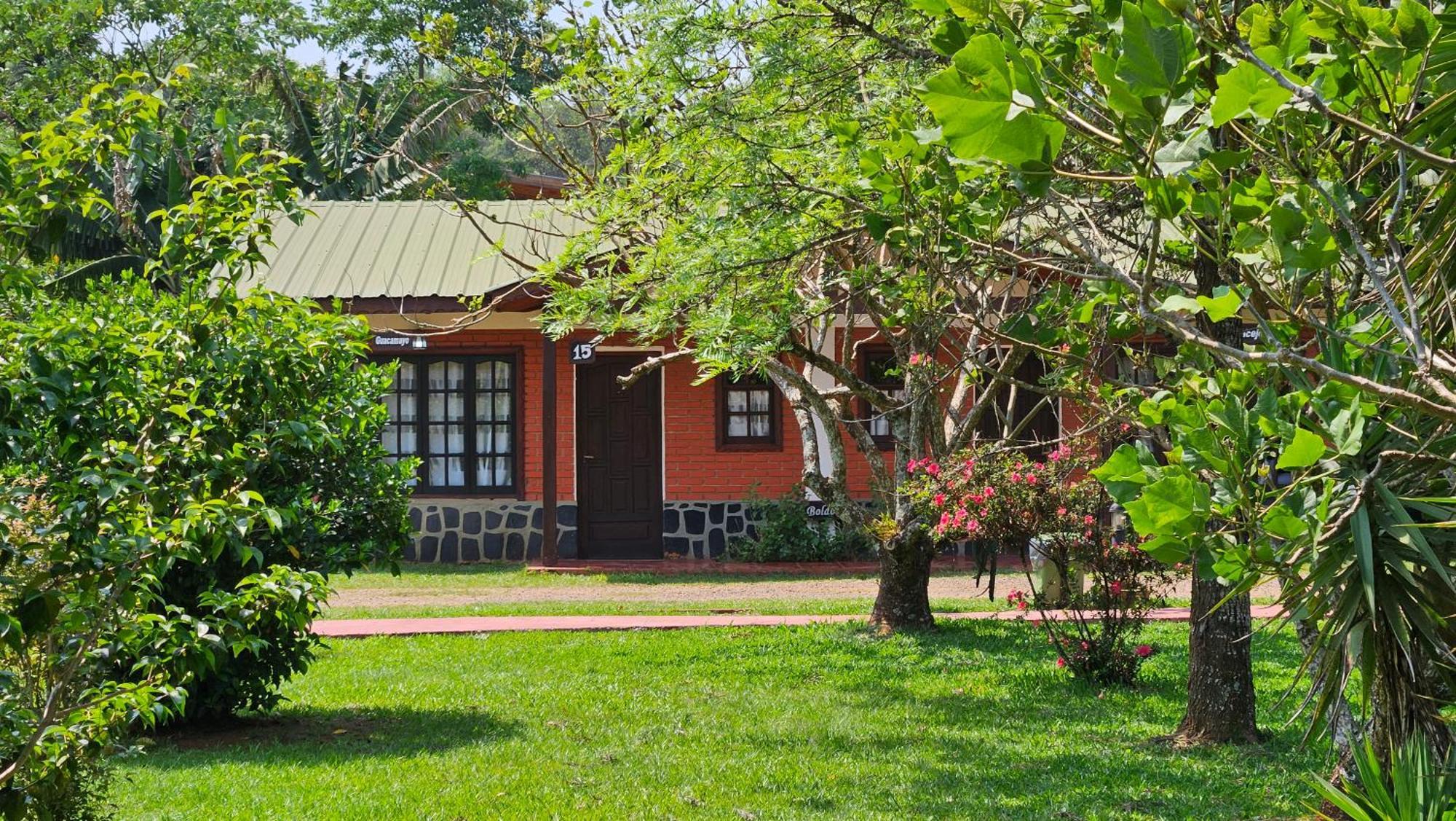 Cabanas El Refugio Del Mensu Пуерто-Іґуасу Екстер'єр фото